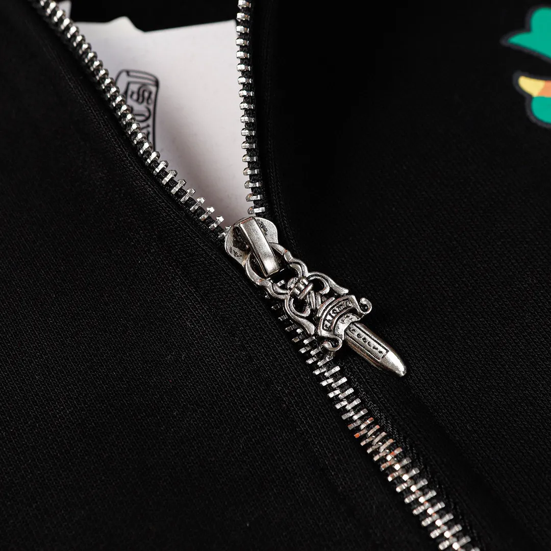 Q11—P230 -Chrome Hearts/Chrome Hearts printed zipper sweatshirt cardigan jacket -420 grams of high-density, high-quality wool, soft, delicate and skin-friendly, soft and silky to the touch, warm and skin-friendly -The hardware and zipper accessories are all customized and full of details -Colour: black -Size: S M L XL